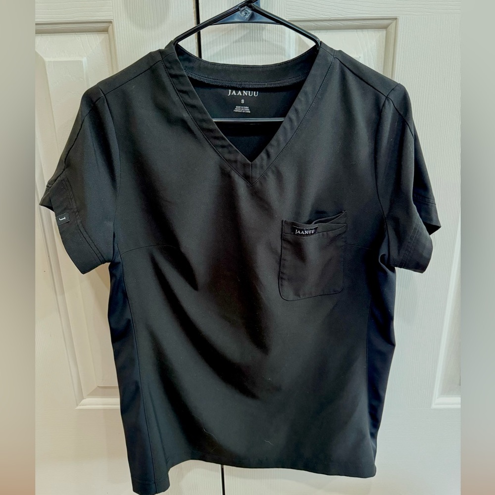 Jaanuu scrub top